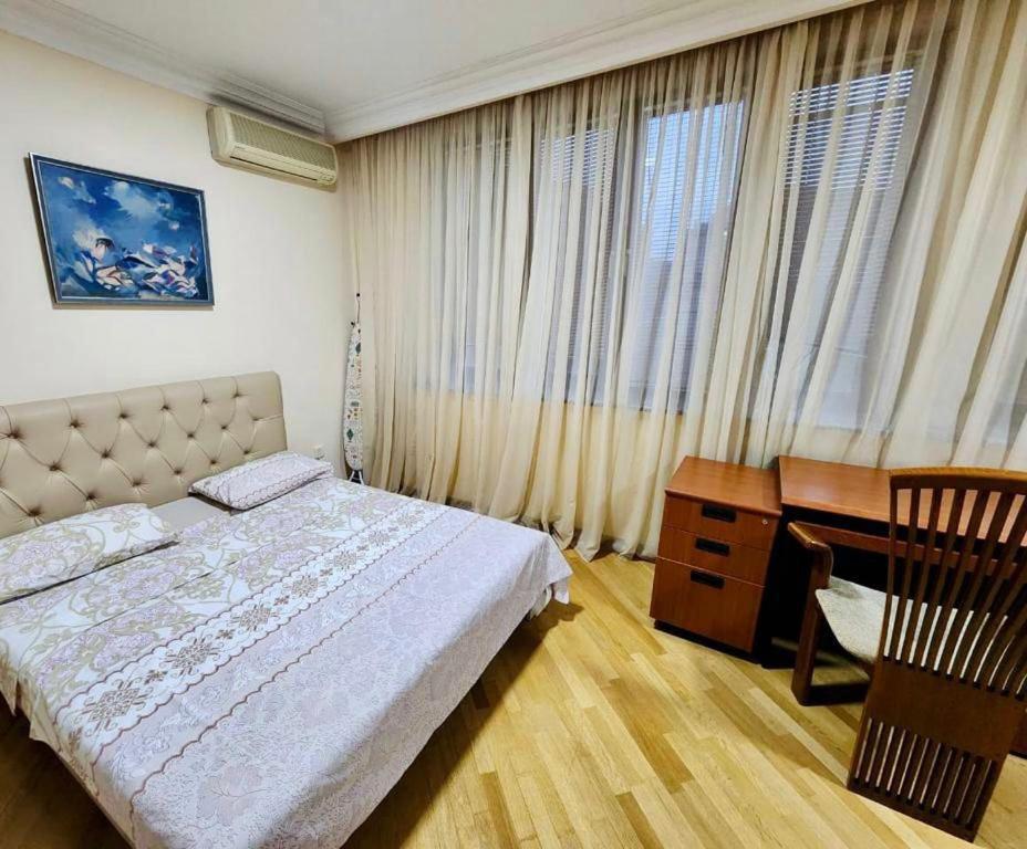 Family Spacious 3 Bedroom Apartment In The Middle Of City Center, Next To North Avenue Erevan Exterior foto